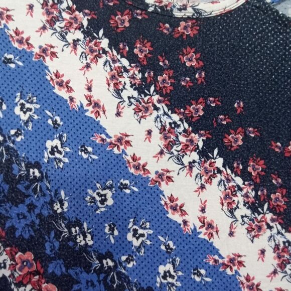 24/7 by‎ maurices women medium floral criss-cross blue Short Sleeve - Picture 9 of 14